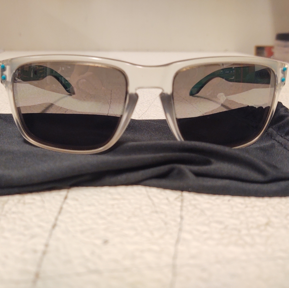 Oakley Holbrook